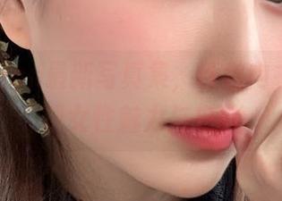 年年Nnian最新写真集，红色内衣系列展现女性魅力与自信