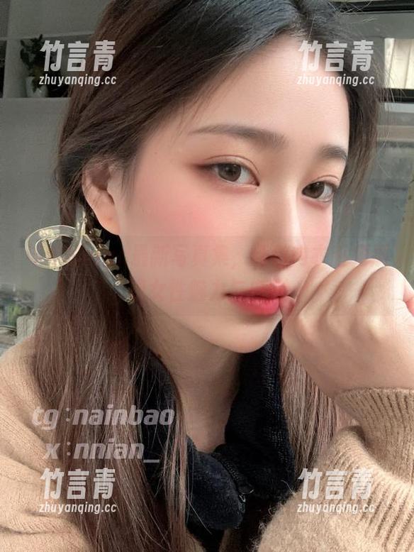 年年Nnian 年年Nnian最新写真集,红色内衣系列展现女性魅力与自信