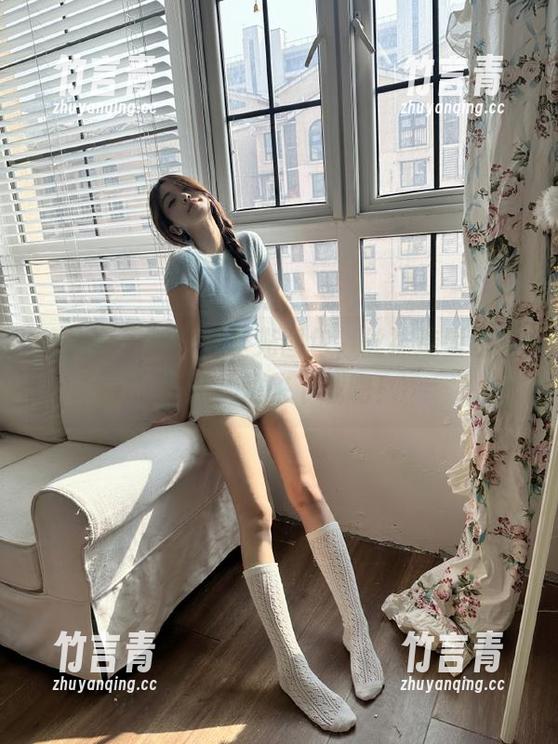 抱走莫子 抱走莫子新作无圣光图包,丝袜造型让人着迷,快来下载吧!