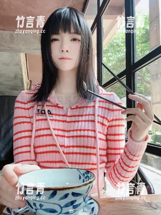桜桃喵 探索桜桃喵的空姐梦:高清美图带你领略空中之旅的无限风情与魅力!
