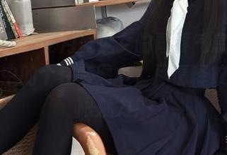 梦丝女神 – 花月舞少女的青春气息，在写真合集中的个性套图中，尽情释放她的无限魅力！