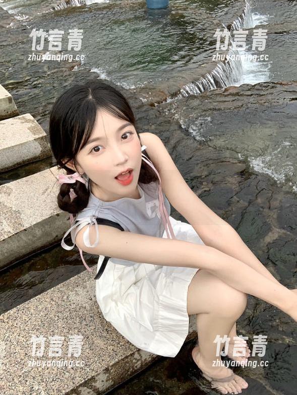 梦丝女神 - 可爱如莹仙女：她的自拍作品集绝对值得你分享与收藏！