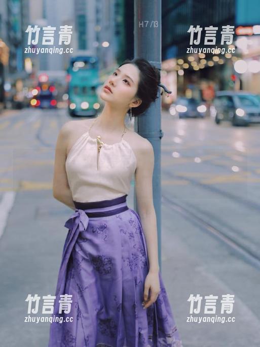 梦丝女神 - 魏婷婷宿楼丝袜玉足女神写真集曝光，快来下载享受无尽诱惑
