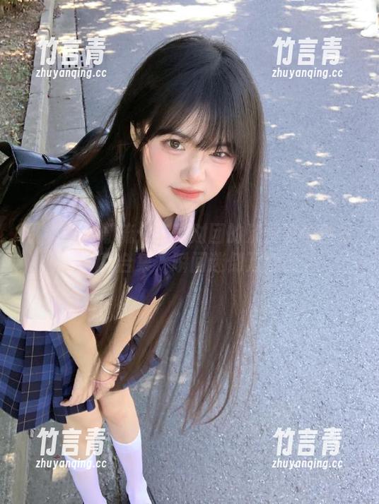 引领时尚潮流：森萝财团的淡黄衣白丝写真合集，瞬间迷倒万众