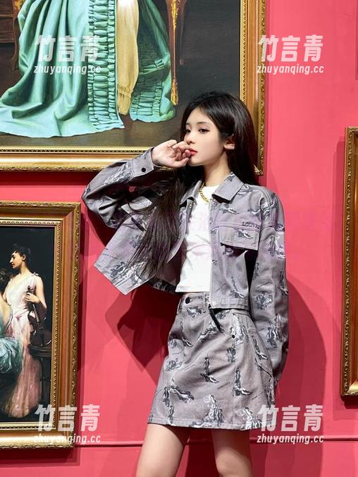 打破常规，森萝财团在浴缸白丝美图壁纸中展现多样化的艺术风格与创意。