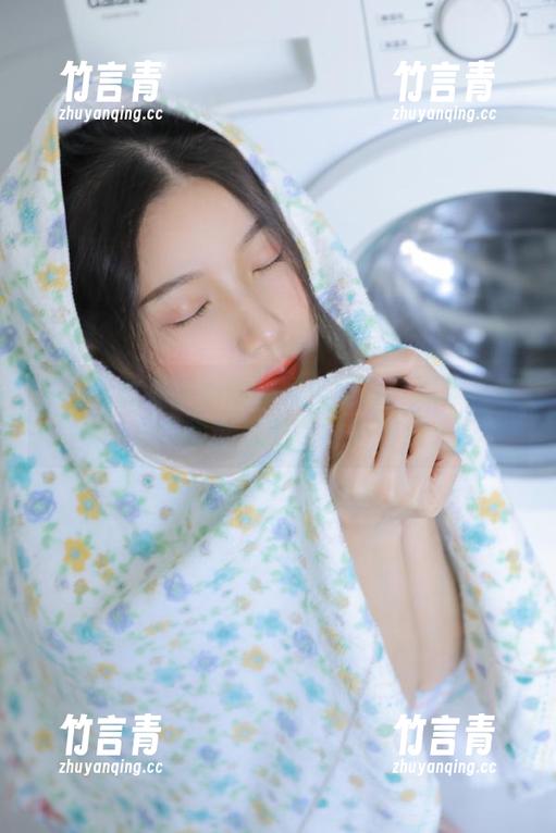 森萝财团 在线浏览森萝财团的精美图片:黑丝与蓝白条纹胖次引领时尚潮流