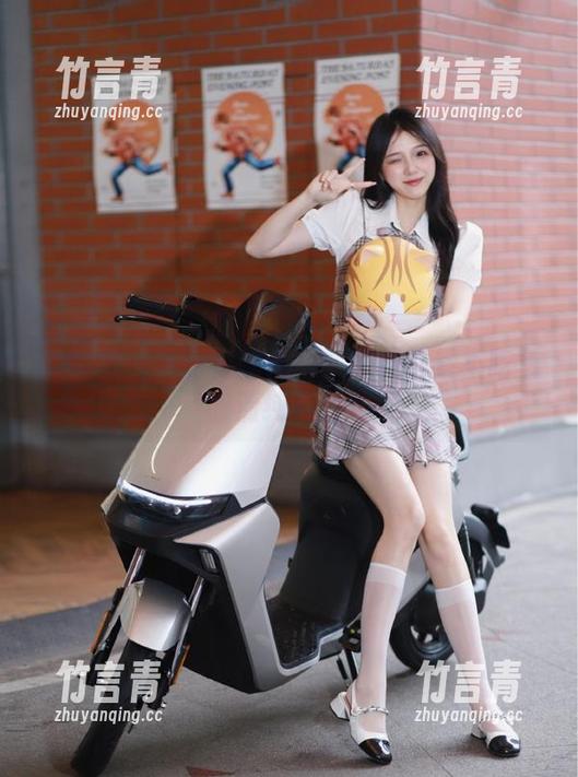 微密圈 - 私房写真合集：感受楚楚不吃鱼的清纯与灵动