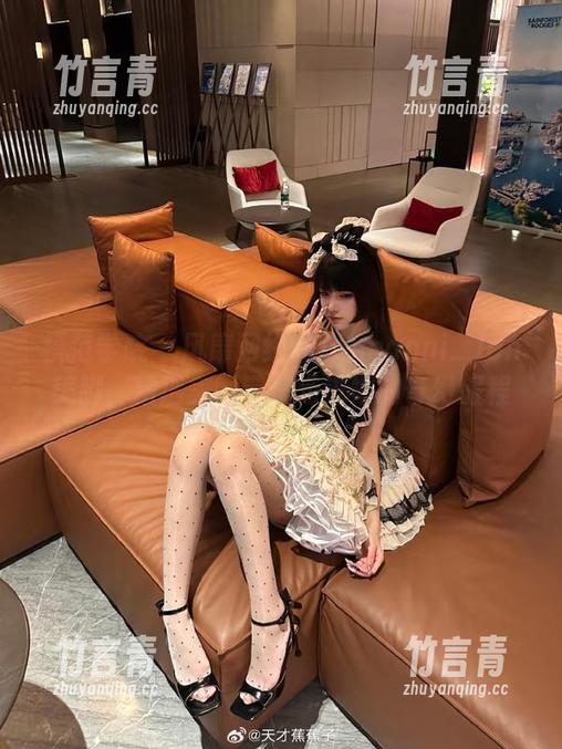 模范学院 - 风靡网络的Jennanni_Jen美脚，精选美图带你走进她的奇幻旅程