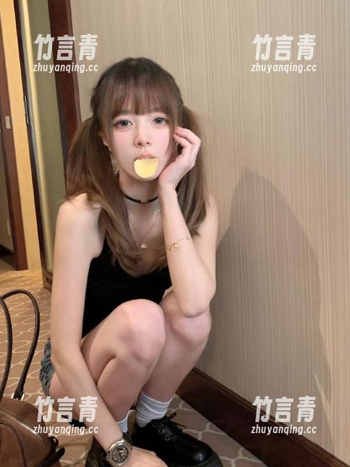 模范学院-陈怡曼 模范学院 - 陈怡曼套装写真图包:一场关于风格与自信的视觉盛宴