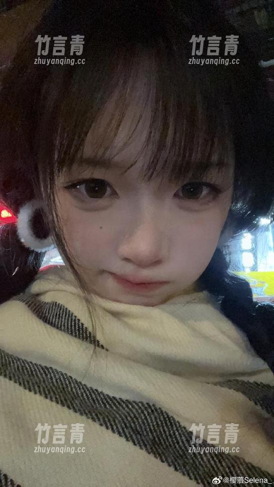 樱落酱w与皮衣的碰撞之美：独特cos风格合集等你来体验