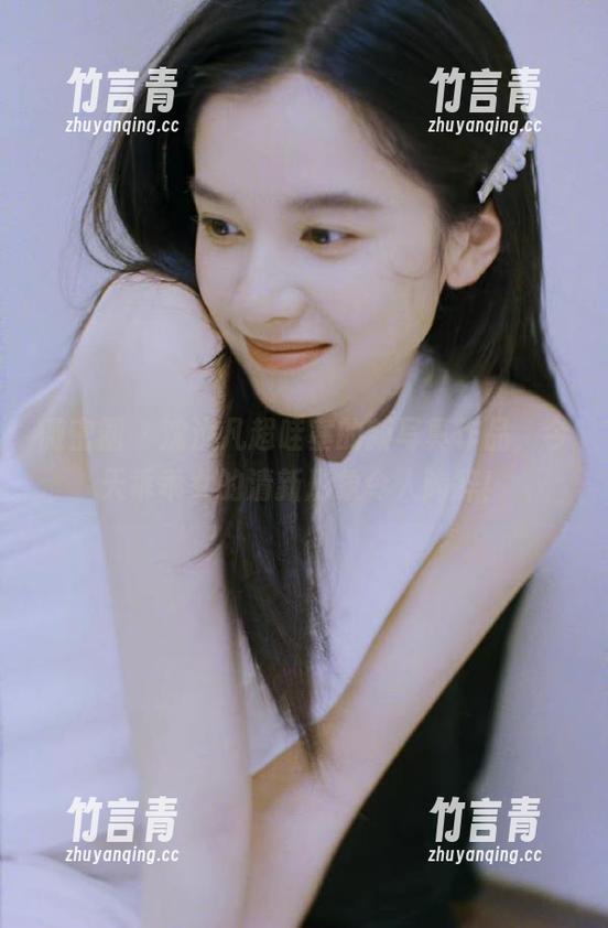 微密圈 - 沈汝凡超哇塞的新写真作品，今天乖乖女的清新形象令人陶醉！