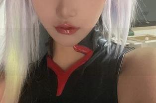 遇见沧霁桔梗的兔女郎时刻：写真合集里的自嘲对话