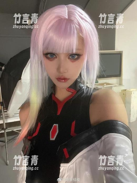 遇见沧霁桔梗的兔女郎时刻：写真合集里的自嘲对话