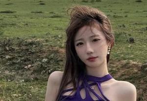 微密圈 – 探索洁己u的写真图库：长腿摄影作品带来的视觉盛宴