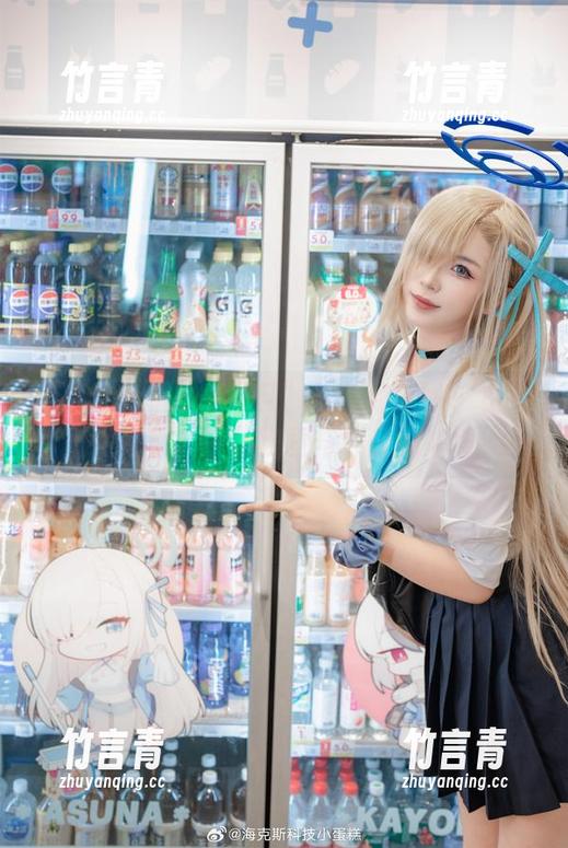“海克斯科技小蛋糕”与八月定制OL的绝美写真：一场视觉与心灵的碰撞