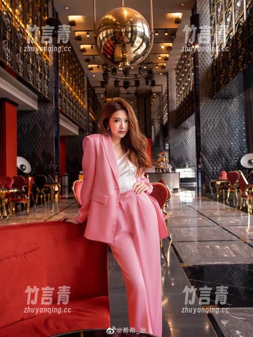 源纱希喵喵喵 从未见过的源纱希喵喵喵君主旗袍图包,分享她的优雅与魅力!