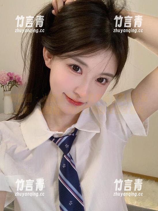 微密圈 - 火龙果羊的写真作品《黑色》新更新，让我们一同探索她的深邃与魅力