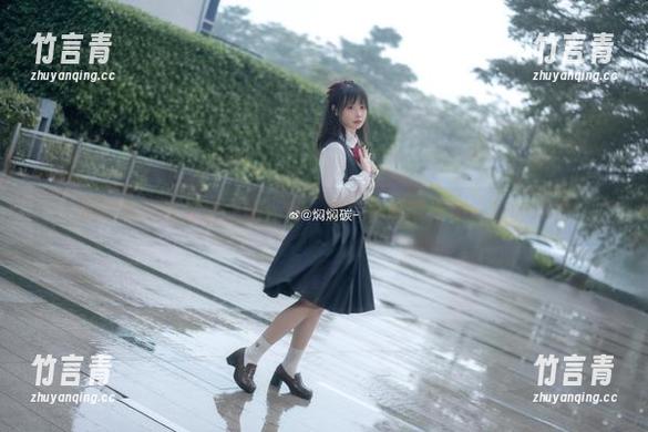焖焖碳与牛仔裤之约：每一张写真都带来不一样的风景