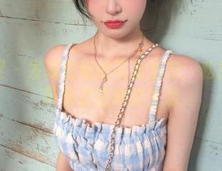 爱美足 – 发现安娜的可爱魅力：私房写真带你走进她的生活