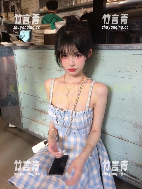 爱美足 - 发现安娜的可爱魅力：私房写真带你走进她的生活
