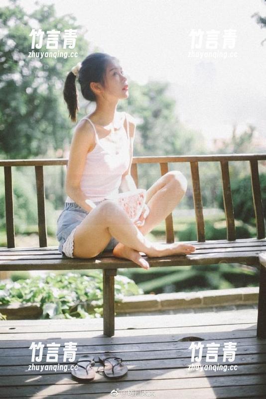 爱蜜社 - 精美“萌奈子JK”图包分享：领略她摄影作品里的青春与活力