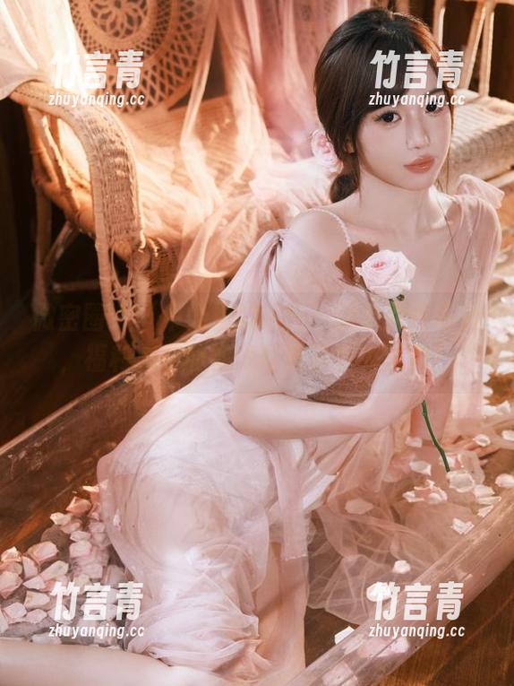 微密圈 - “牛奶里的果汁”携手女仆写真，福利满满的视觉奇观等你来探索！