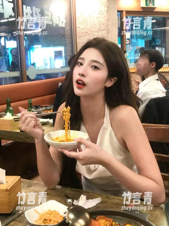 微密圈 - 享受琳铛铛赋予的性感单反大作福利写真，感受那份美丽与诱惑交织的无与伦比魅力！