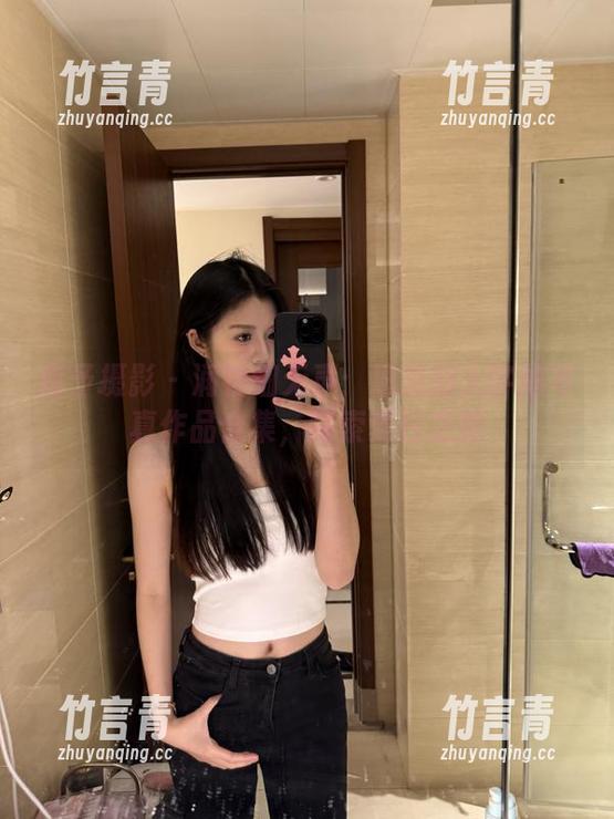甜予摄影 - 润物细无声：思思的人字拖写真作品合集，探索夏日之美