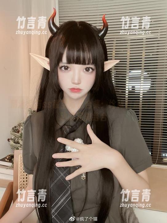 精选疯猫ss镂空写真合集：诠释自由与灵动的完美结合