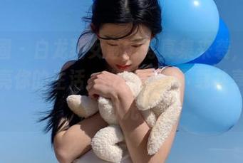 微密圈 – 白龙猫女魅力写真集来袭，珠光袜点亮你的生活，立即免费下载共享美好时光