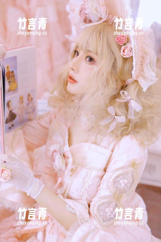 秀人网 - 高清捕捉Lovely璐璐纯白作品中的灵动与优雅