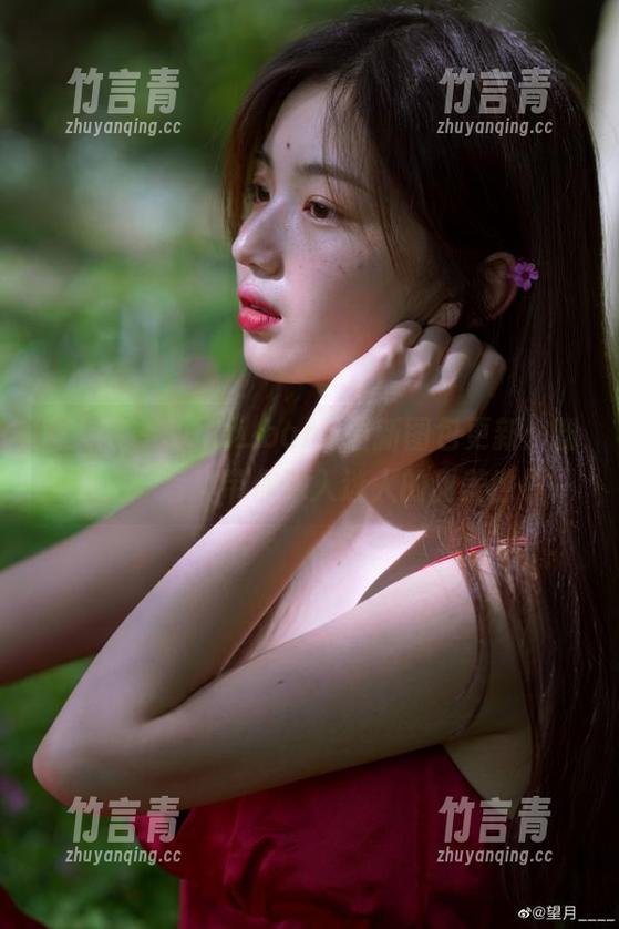 秀人网 - Suki_baby最新图包更新：粉色主题写真带你进入迷人的甜美世界