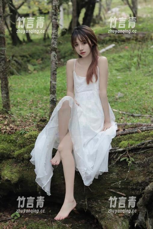秀人网 - tina_甜仔美足写真更新：在自嘲和快乐中，跟随我一起踏上这条‘美足’的旅程