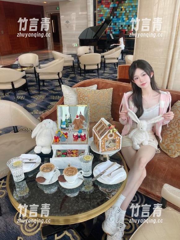 秀人网 - 夏日独特写真资源：俞漫带你探索自然与时尚的完美结合