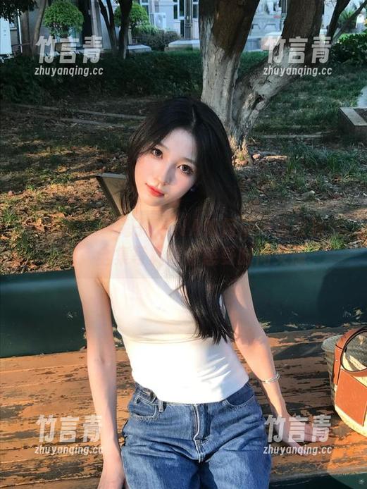 秀人网 - 看兔子NINA如何演绎连衣裙魅力：全集写真带你感受时尚灵感