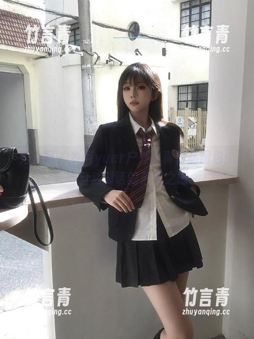 秀人网 - 冷月yuer户外写真作品图包：与自然对话的艺术之旅