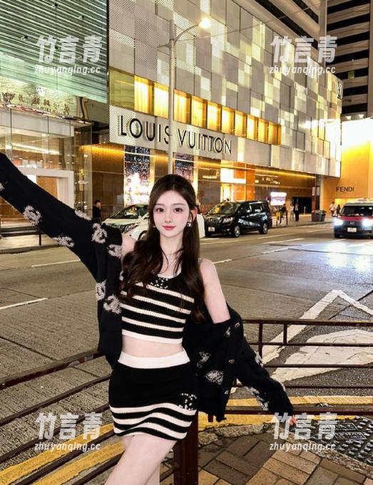 秀人网 - 在凯竹Quinn的高清写真分享中，灰丝展现了她的无限创意！