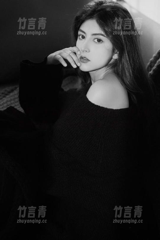 秀人网 - 大美媚京校服写真精选，穿上就能体会到‘学习也能很美’的真谛！