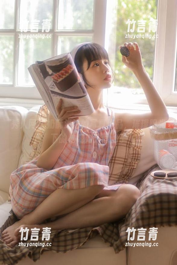 秀人网 - 奶酥海边的写真作品，璀璨阳光下的她宛如人间仙子