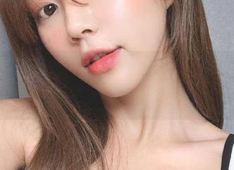 秀人网 – 娜娜baby毛衣写真精华合集，照片捕捉她的迷人瞬间