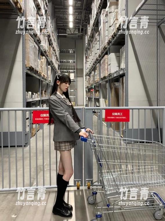 秀人网-小Kiki 秀人网 - 在小Kiki护士的镜头下:多彩原图与图集传递无尽的关爱与温情!