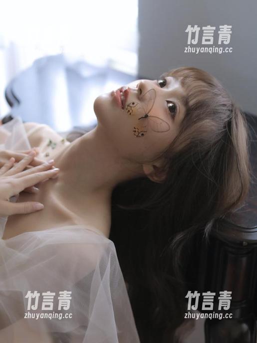 秀人网 - 小肉肉咪户外写真的独特合集：展现自然与自我的和谐
