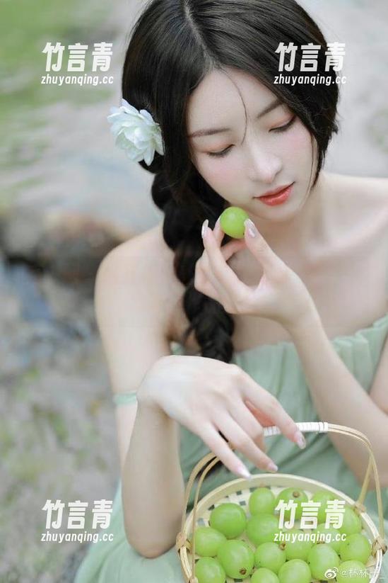 秀人网 - 高清视觉盛宴：探秘恩一的职业装写真作品魅力