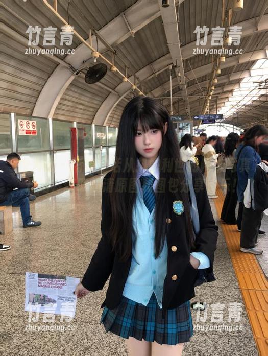 秀人网 - 精致生活从抖娘利世的网袜写真开始，获取超清原图和图包分享快乐！