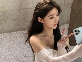 秀人网 – 晗大大Via校园写真作品分享，免费下载让你随时欣赏她的艺术之美！