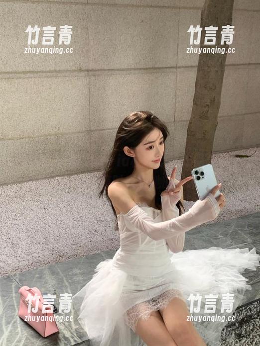 秀人网 - 晗大大Via校园写真作品分享，免费下载让你随时欣赏她的艺术之美！