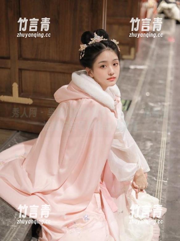 秀人网-李宓儿 秀人网 - 李宓儿的厨娘艺术合集:品味生活美好与写真作品的碰撞