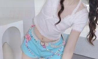 秀人网 – 打开图片，观看杨紫嫣Cynthia泳装写真，感受她在沙滩上的自由与欢乐瞬间！
