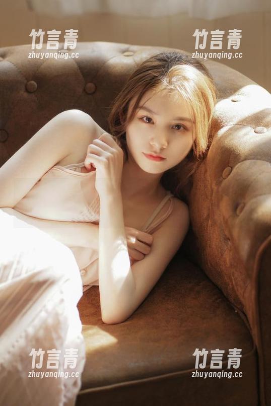 秀人网 - 柚子178与红裙的写真全集：绽放属于她的优雅与自信