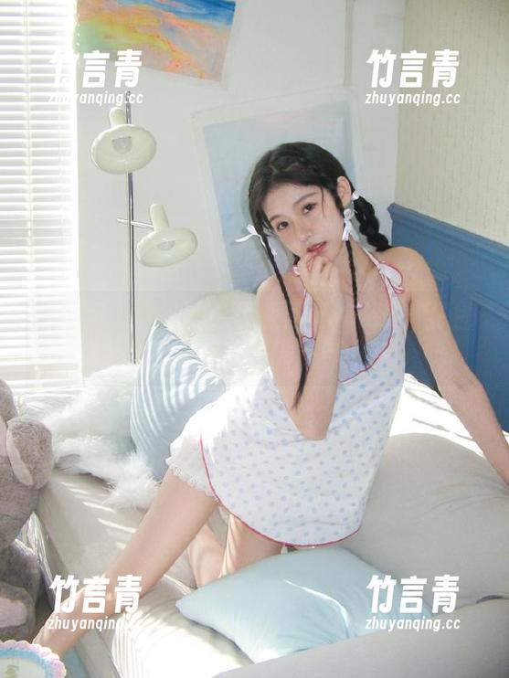 秀人网 - 看柚柚小奶瓶如何在无圣光原图中演绎短裙的优雅与俏皮